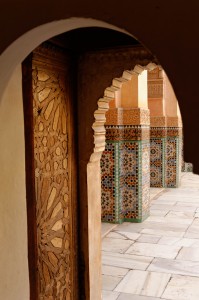 Détail de porte dans la Medersa Ben Youssef