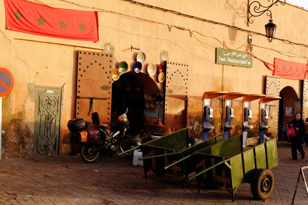 Souk municipal de Marrakech, Place Djeema El Fna