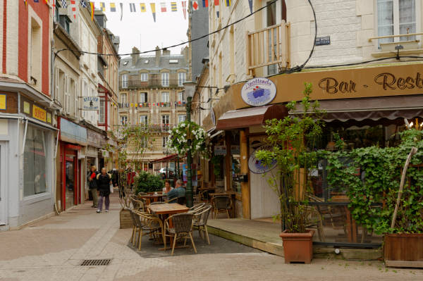 Rue des Bains à Trouville - Normandie