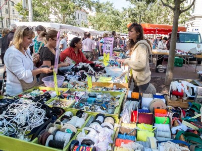 Mercerie au marché de la Croix Rousse à Lyon