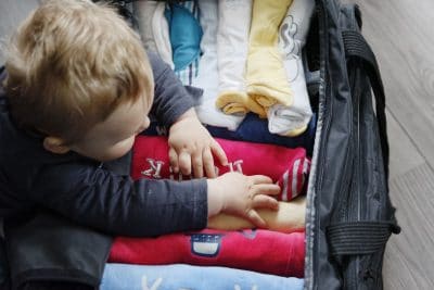 Voyager avec bébé : préparer les bagages