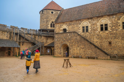 Cours intérieure du Château de Guédelon