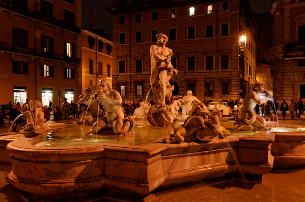 Fontaine Moro Place Navone