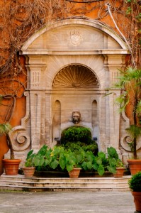 Fontaine dans le centre historique de Rome