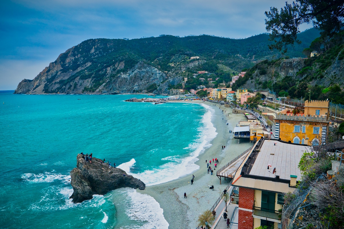 Vue sur la plage de Monterosso