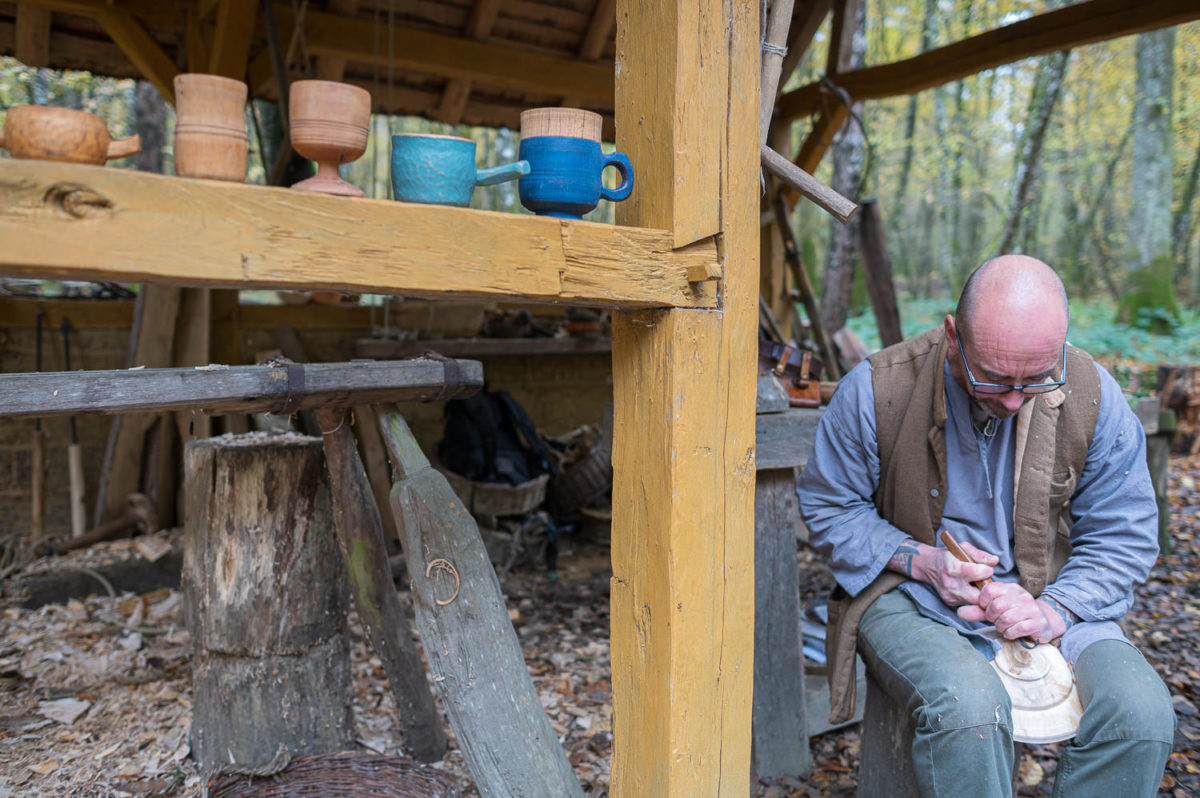 L'atelier du tourneur sur bois du Château de Guédelon