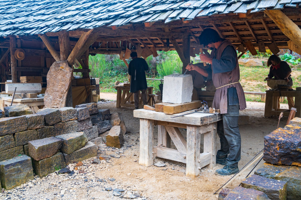 Les tailleurs de pierre du Château de Guédelon