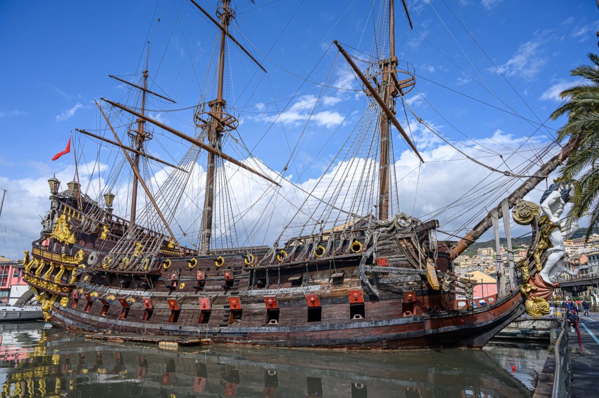 bateau "le Neptune" au port de Gênes