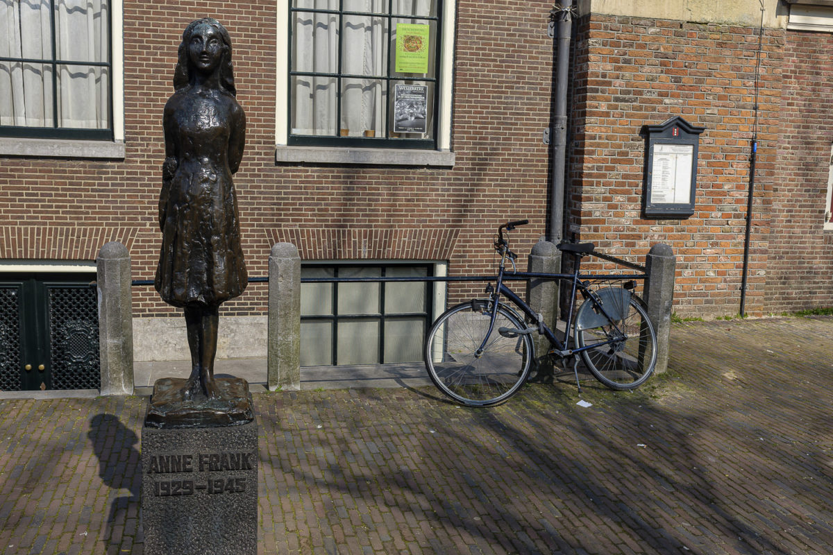 Statue d'Anne Franck à Amsterdam