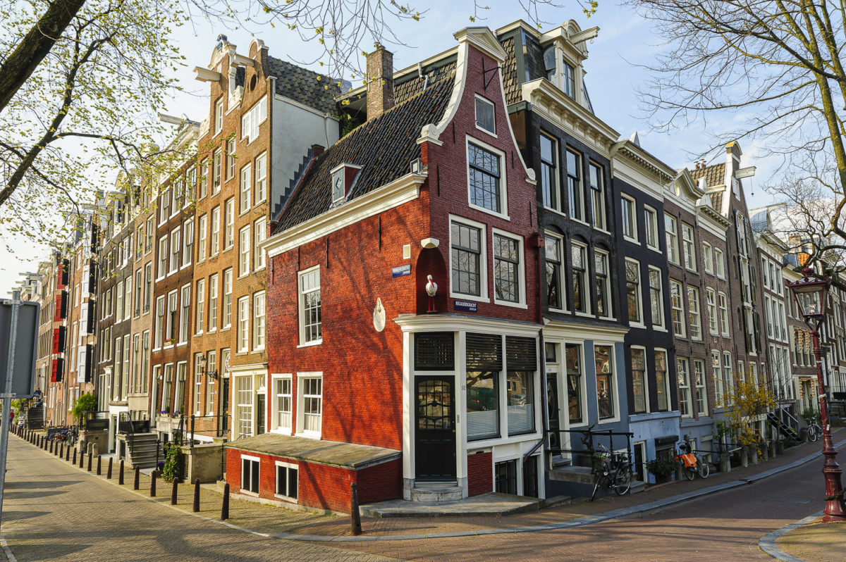 Façades de maisons colorées à Amsterdam