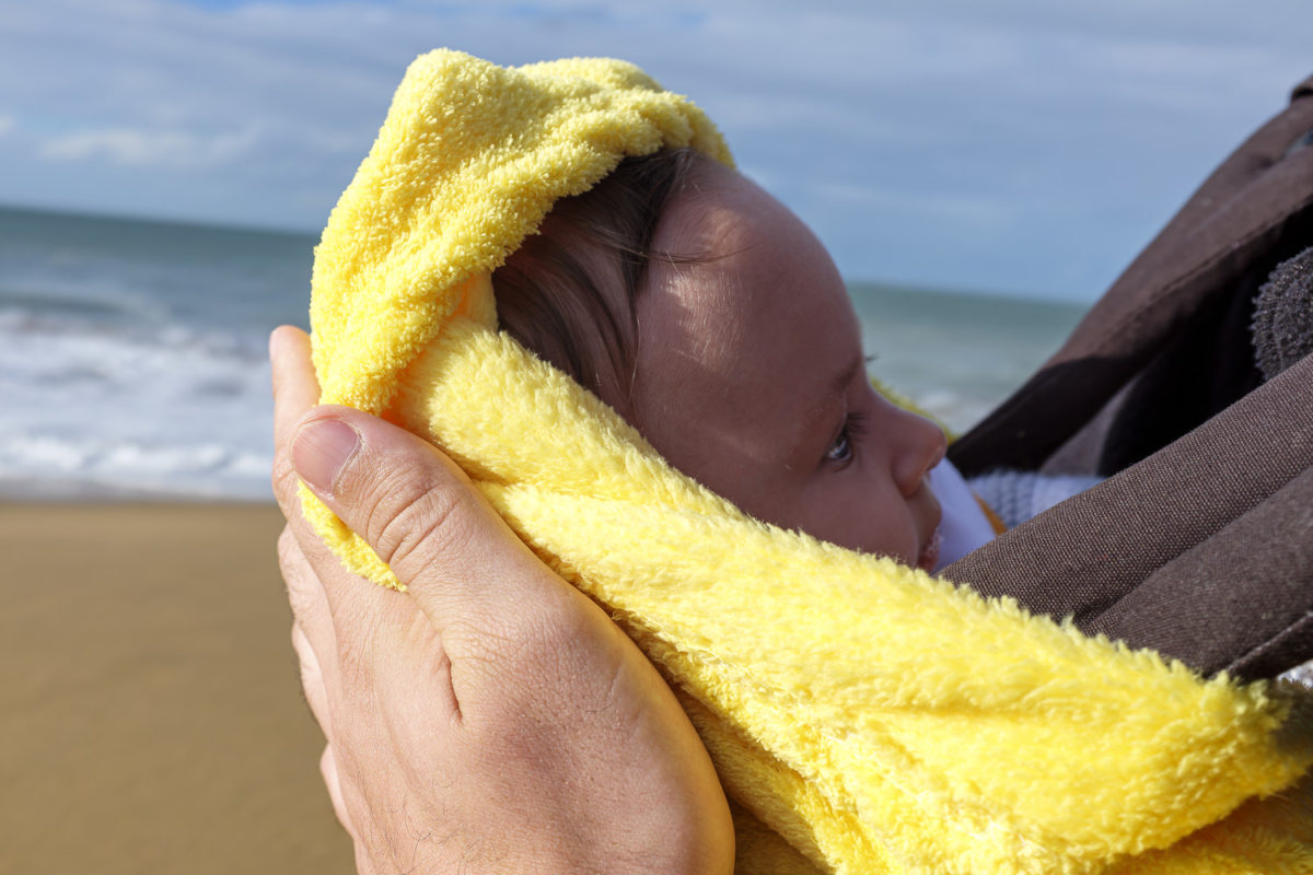 Voyager avec un bébé de 3 mois : le porte bébé